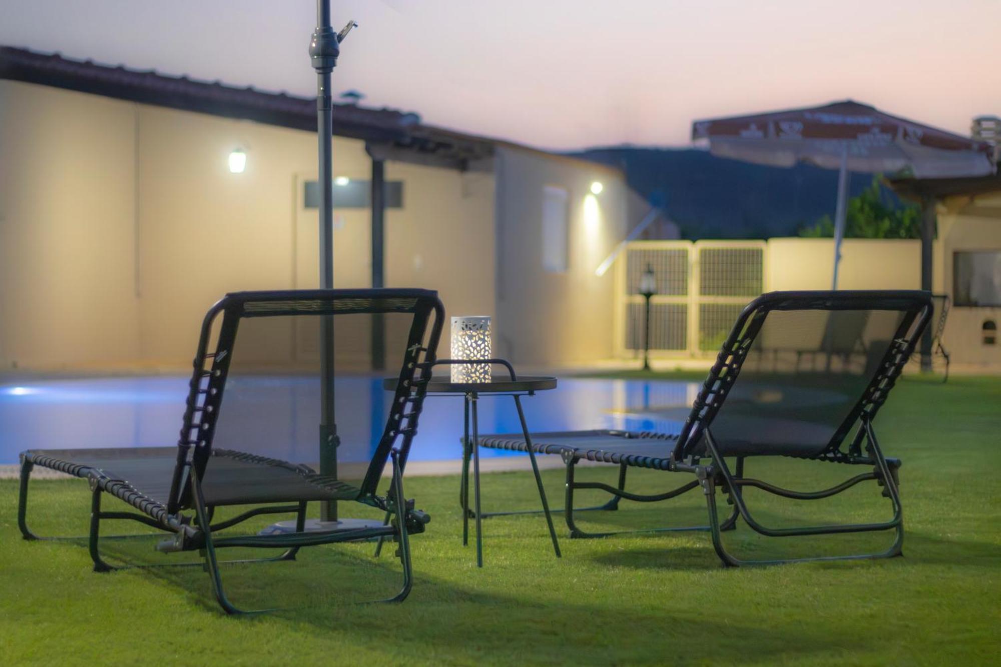 Villa With Private Pool & Jaccuzi Close The *