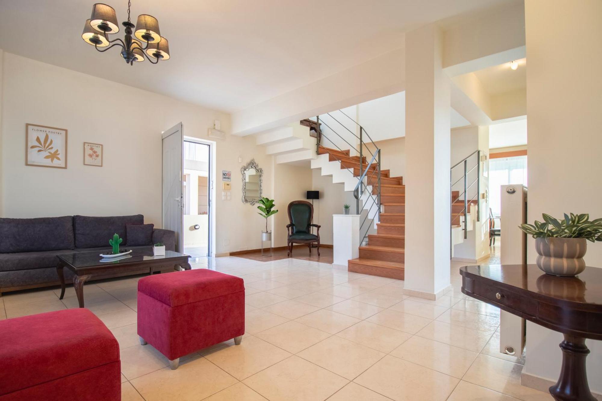 With Private Pool & Jaccuzi Close The Villa Héraklion
