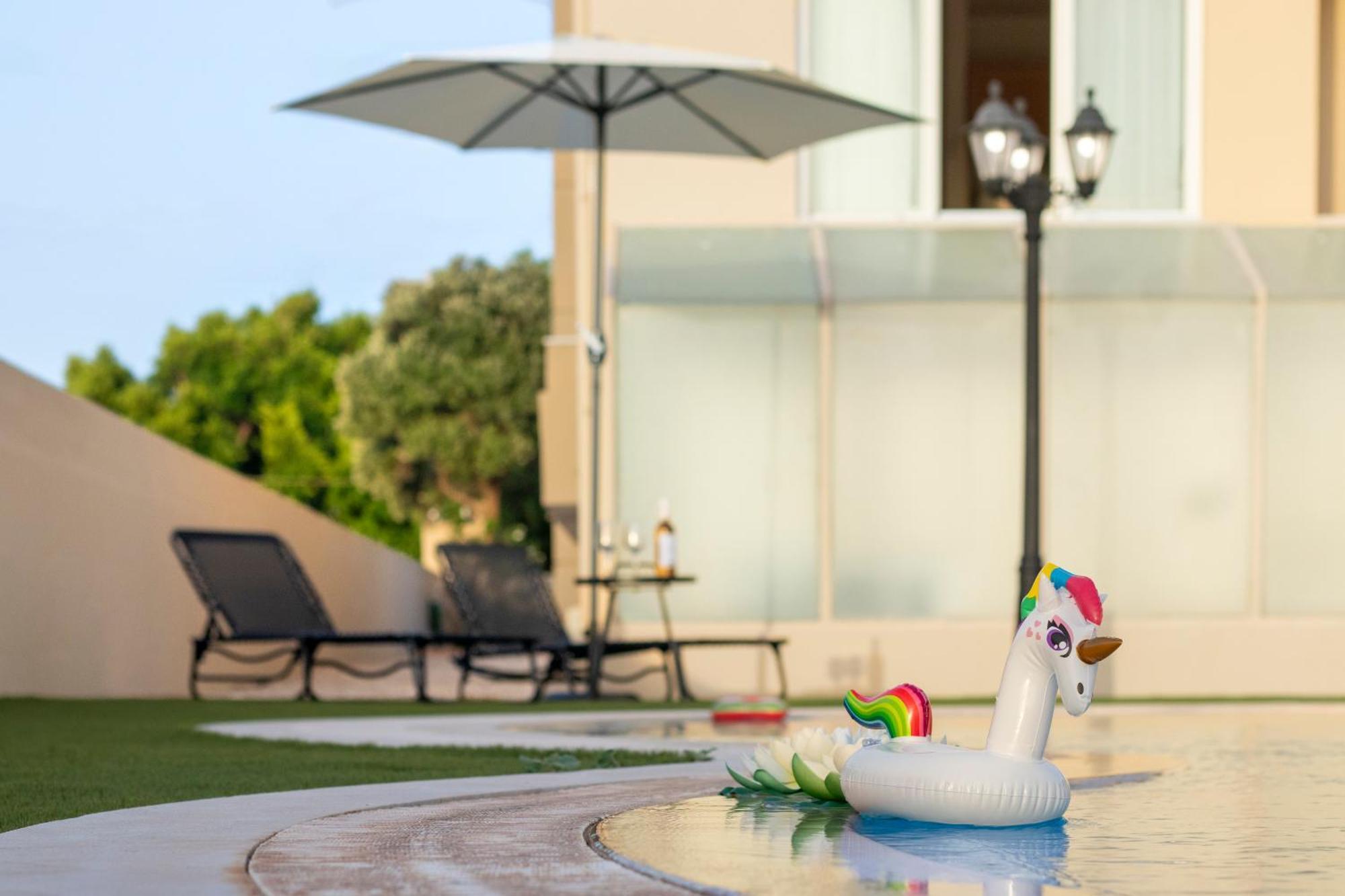 With Private Pool & Jaccuzi Close The *