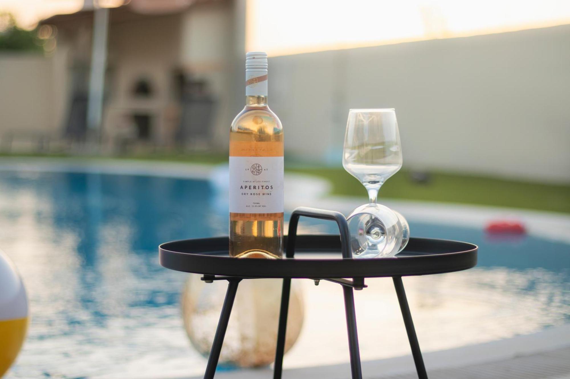 Villa With Private Pool & Jaccuzi Close The Héraklion