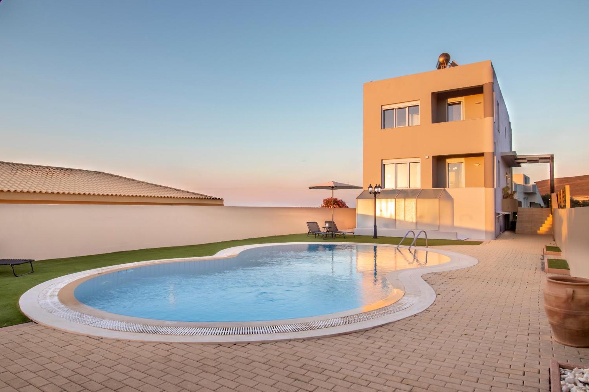 With Private Pool & Jaccuzi Close The * Héraklion