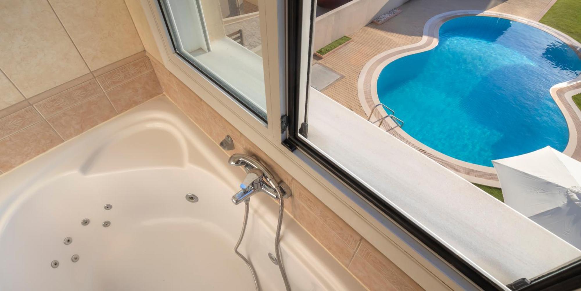 With Private Pool & Jaccuzi Close The Villa *