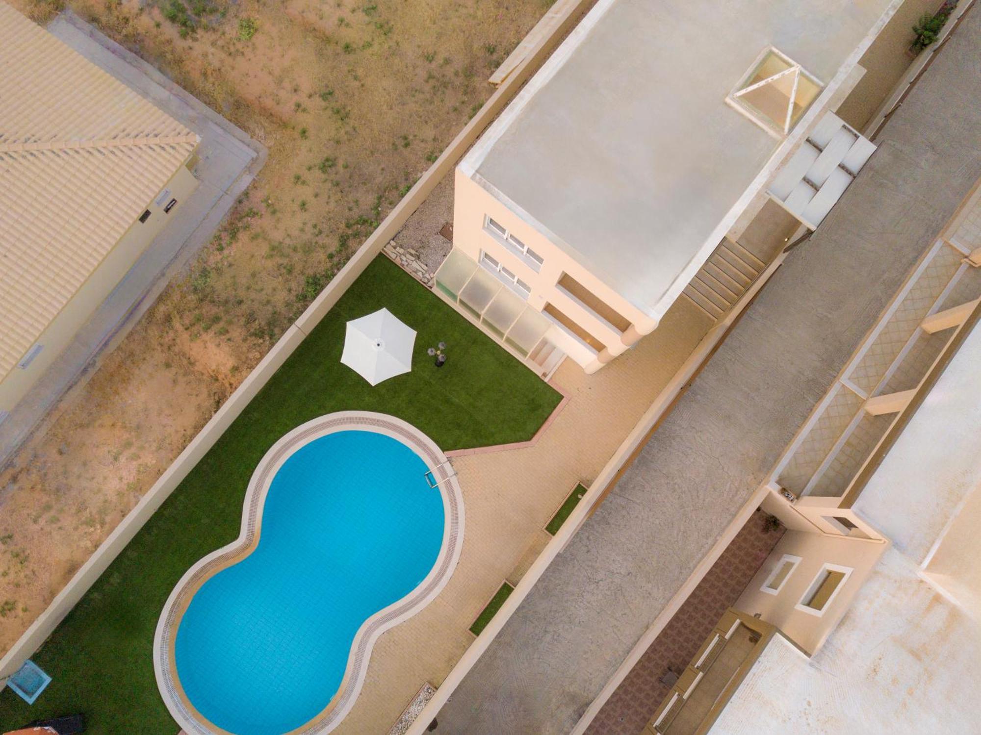 With Private Pool & Jaccuzi Close The