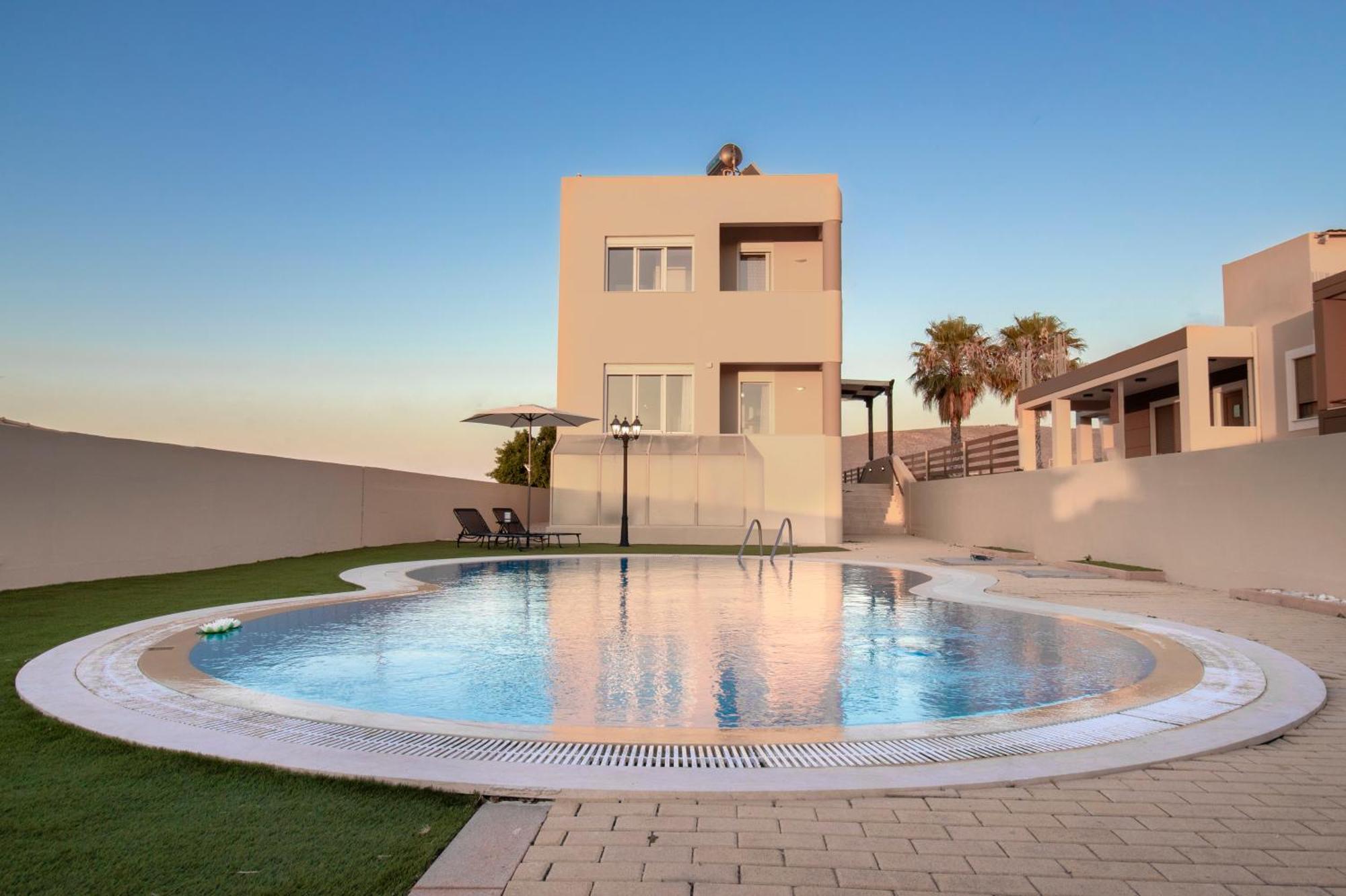With Private Pool & Jaccuzi Close The Héraklion