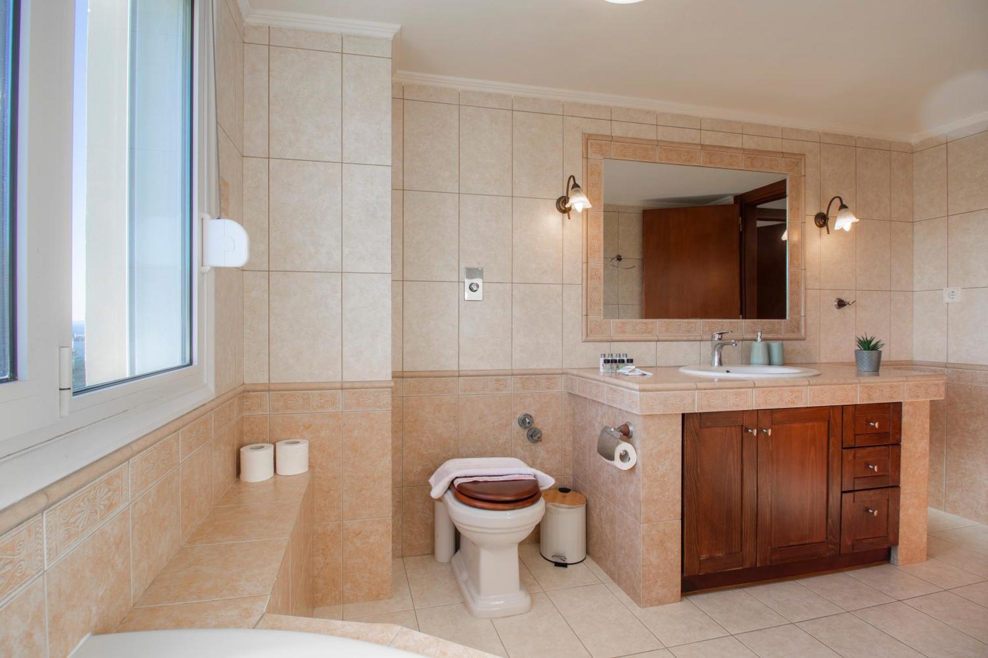 With Private Pool & Jaccuzi Close The Villa *