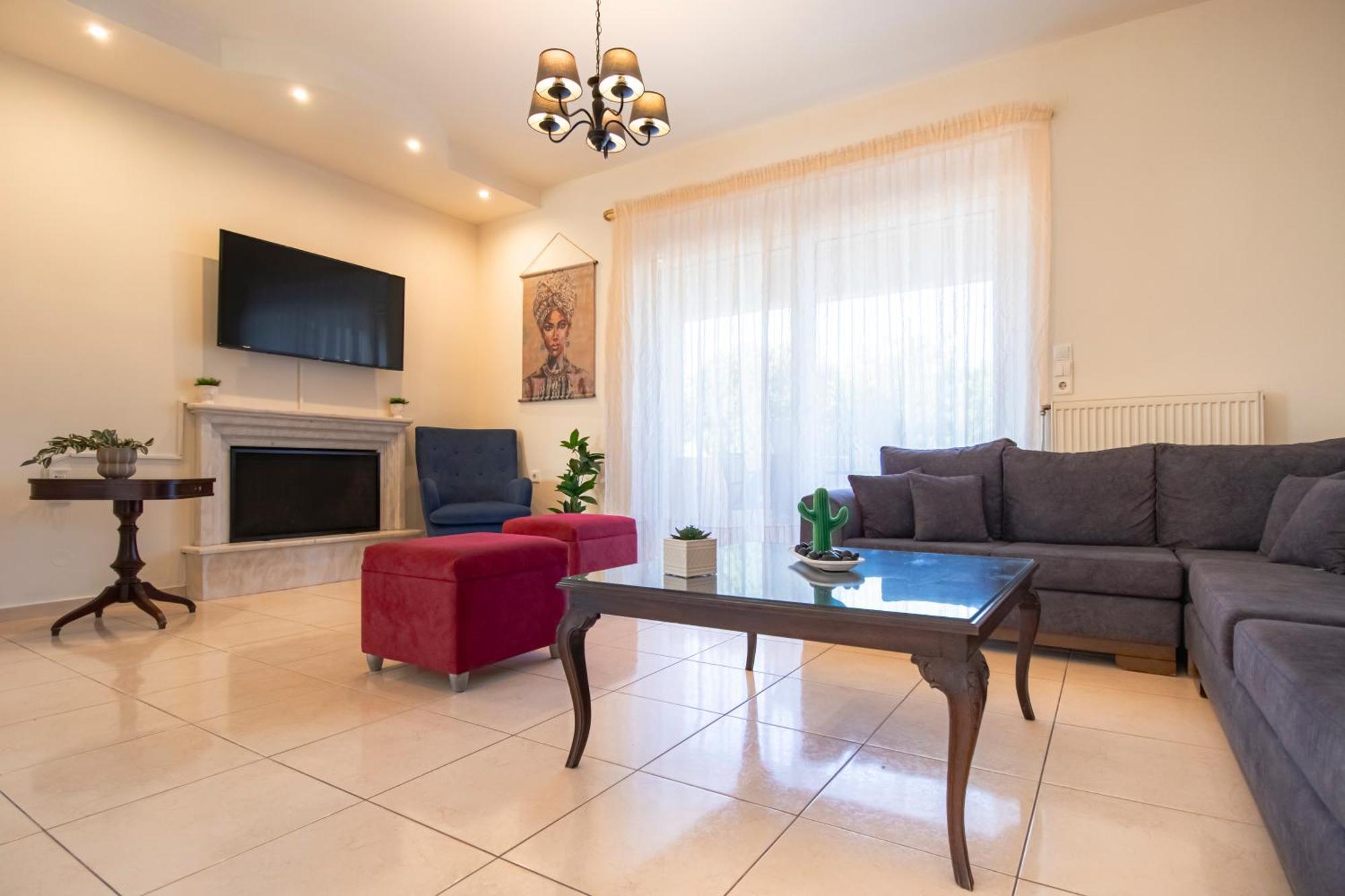 With Private Pool & Jaccuzi Close The * Iraklion