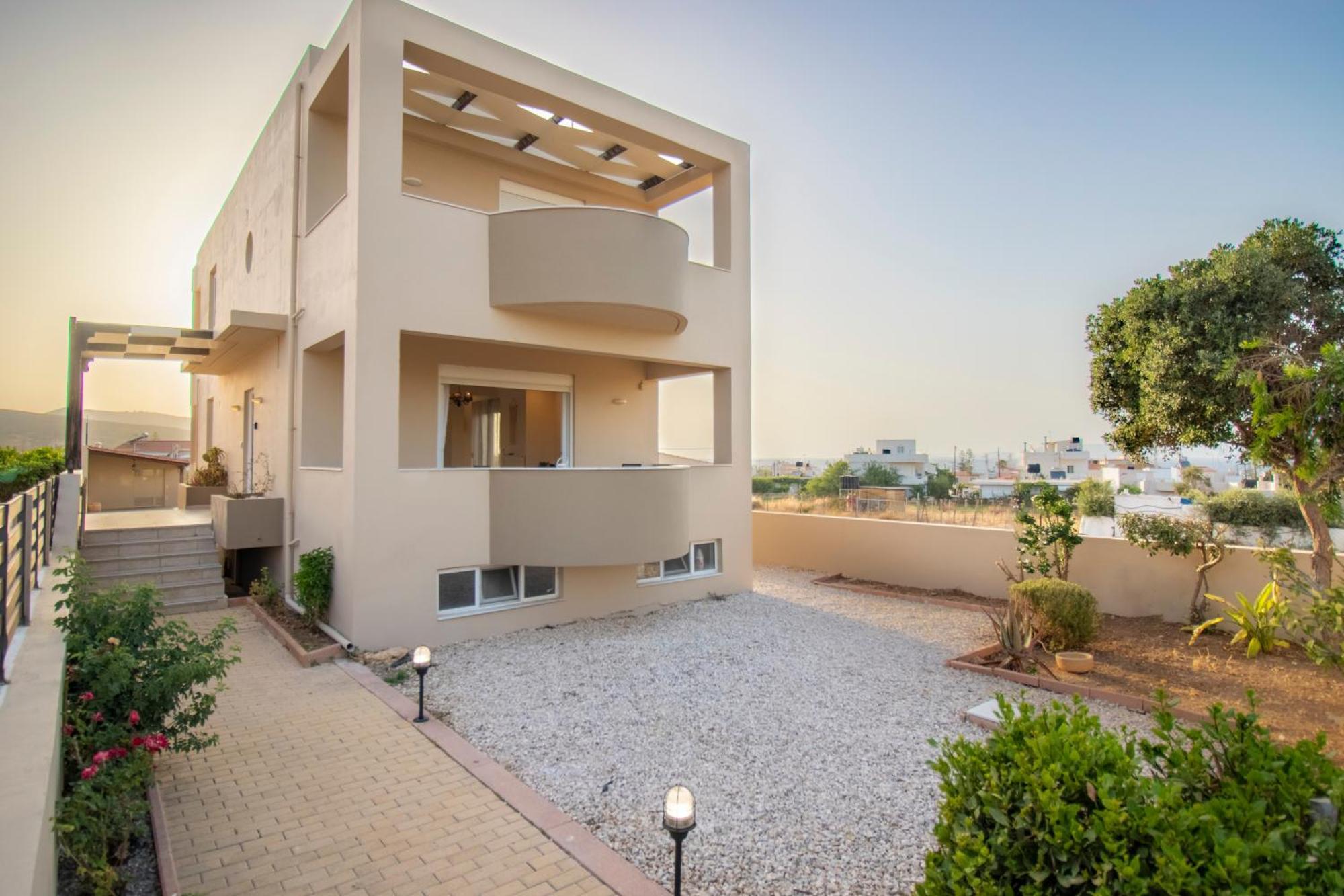 With Private Pool & Jaccuzi Close The Iraklion